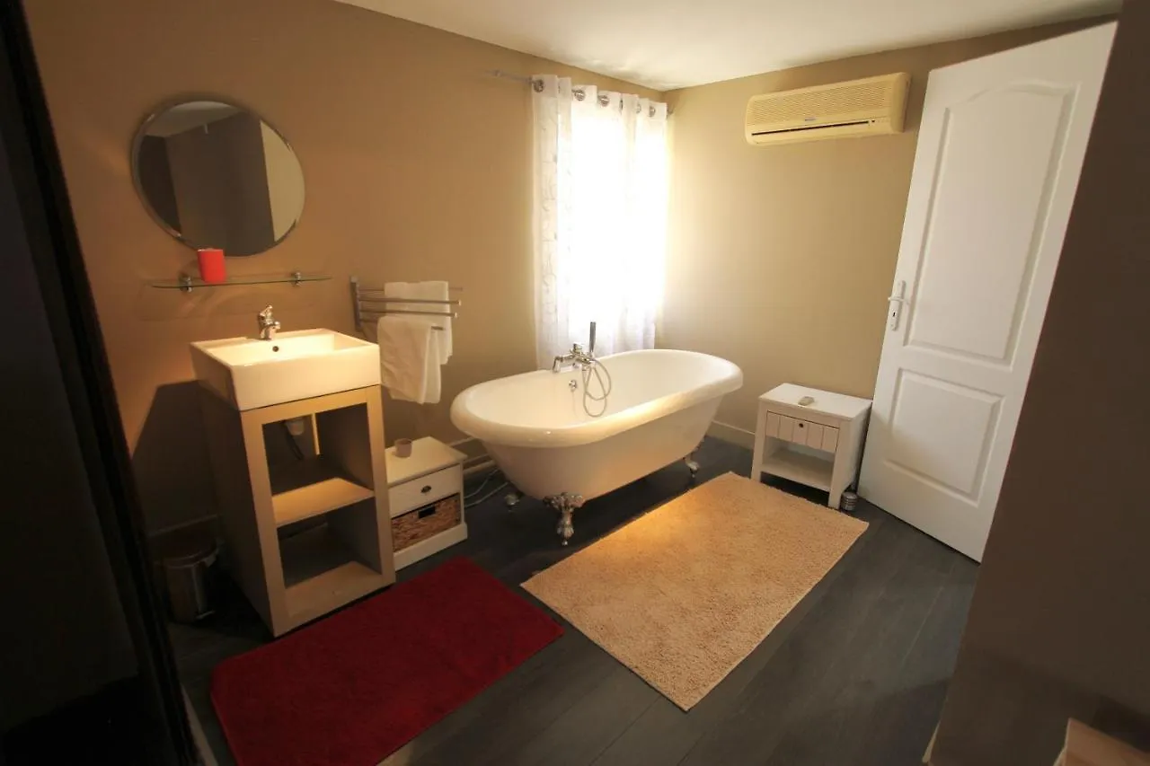 Maison Avec Piscine Et Jardin- 4 Chambres 8 Pers Cuers 0*,  France