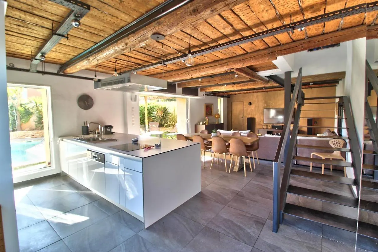 Maison Avec Piscine Et Jardin- 4 Chambres 8 Pers Cuers